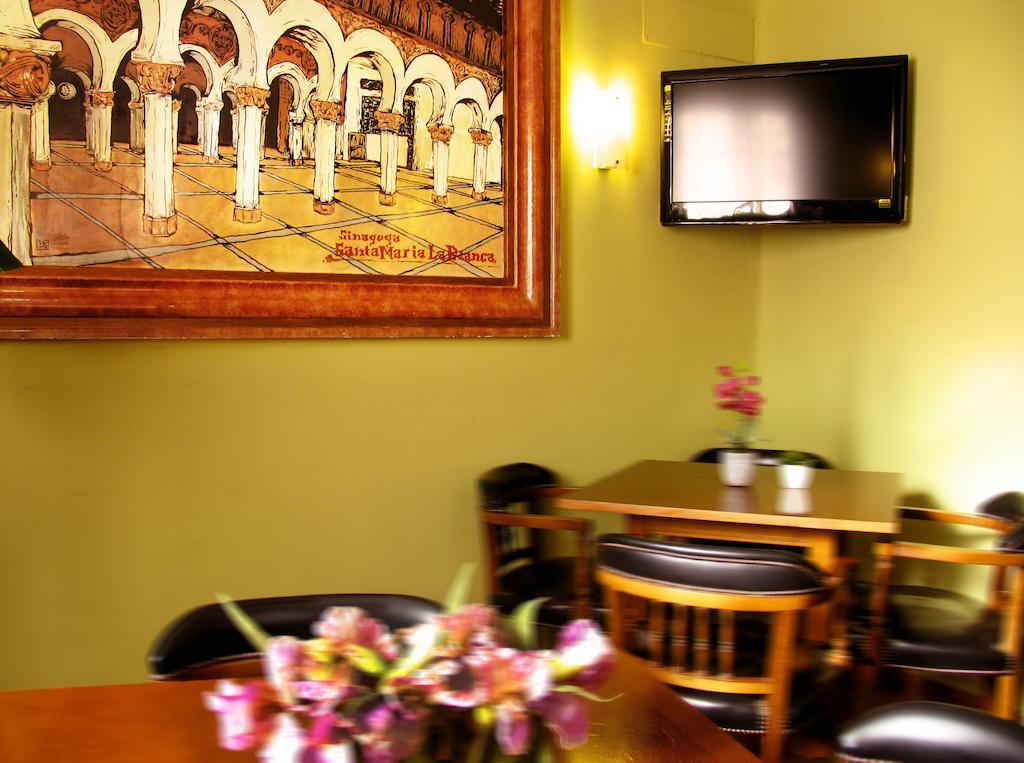Hostal Los Guerreros トレド エクステリア 写真
