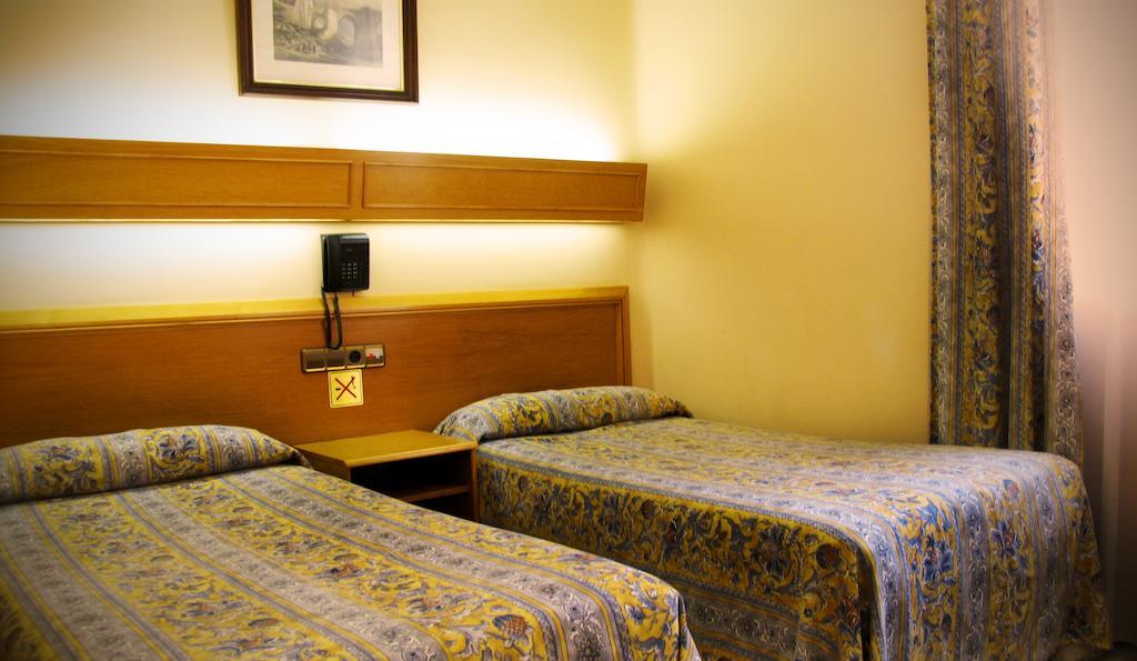 Hostal Los Guerreros トレド 部屋 写真